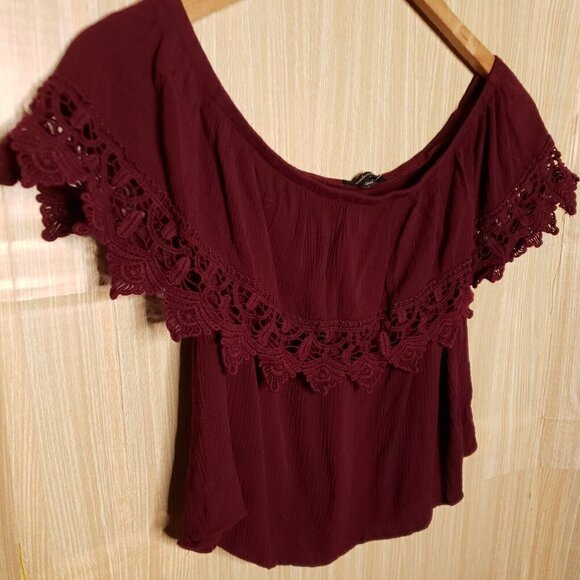 Ambiance Womens Maroon Off The Shoulder Cropped Crochet Top Large - Picture 3 of 5